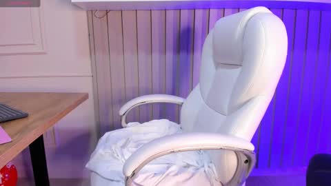 Snapshot of miamiller69 chatting on 02-26-25, 03:53 Mia  online show from 02-26-25, 03:53