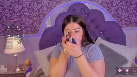 Snapshot of miamontoya chatting on 09-24-25, 01:03 Mia   -5 7001400 Follow  online show from 09-24-25, 01:03