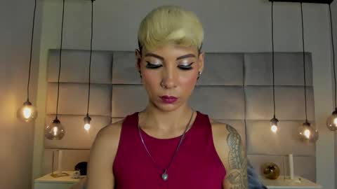 Mia Morgann online show from 01-17-25, 05:08