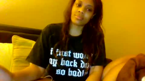 Snapshot of miamuffin8 chatting on 01-01-25, 08:15 MiaMuffn online show from 01-01-25, 08:15