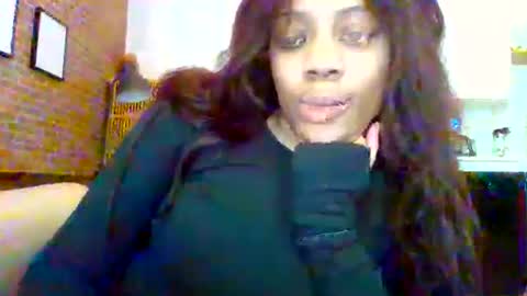 Snapshot of miamuffin8 chatting on 09-18-25, 01:46 MiaMuffn online show from 09-18-25, 01:46