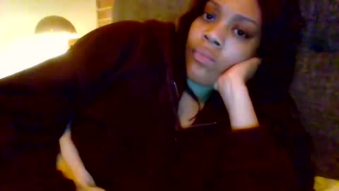 Snapshot of miamuffin8 chatting on 10-10-25, 06:23 MiaMuffn online show from 10-10-25, 06:23