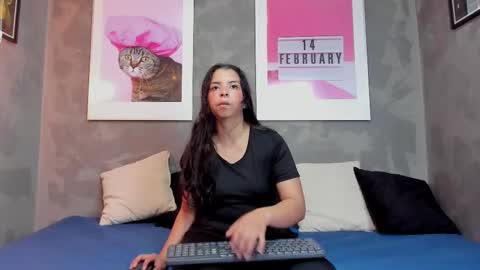 Mia online show from 10-06-25, 09:01