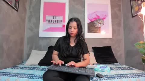 Mia online show from 10-27-25, 10:25