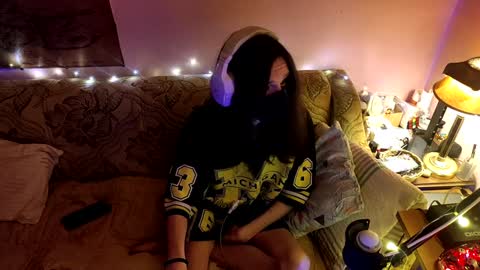 Snapshot of miaowhowl chatting on 02-09-25, 01:00 Kristien online show from 02-09-25, 01:00