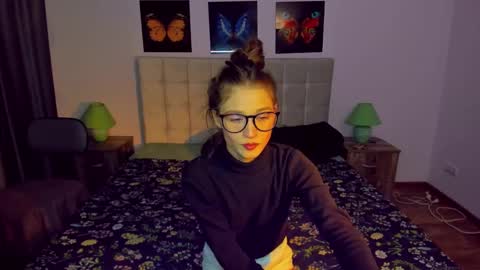 Mia online show from 01-04-25, 05:37