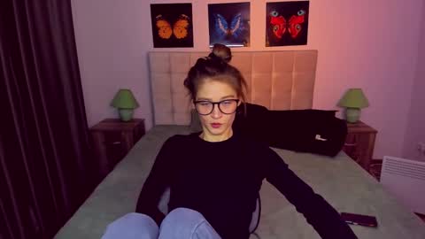 Mia online show from 01-17-25, 09:17