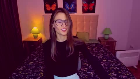 Mia online show from 01-26-25, 06:37