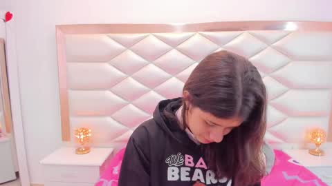 Sweetie Mia online show from 03-11-25, 12:28