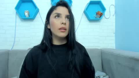Mia Quevedo online show from 03-05-25, 12:11