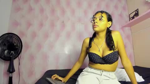 Snapshot of miarivers_ chatting on 11-29-25, 12:08 MIA online show from 11-29-25, 12:08