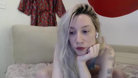 Snapshot of miashibari chatting on 10-02-25, 02:51 Mia online show from 10-02-25, 02:51