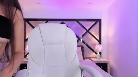 Snapshot of miasilverr chatting on 12-09-24, 08:44 Mia online show from 12-09-24, 08:44