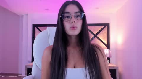 Snapshot of miasilverr chatting on 02-25-25, 08:41 Mia online show from 02-25-25, 08:41