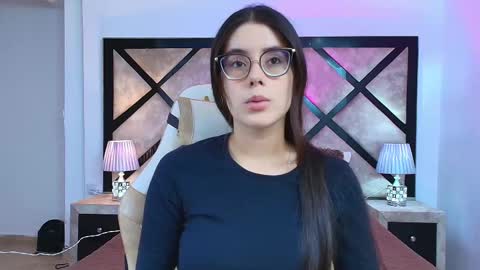 Snapshot of miasilverr chatting on 10-06-25, 07:11 Mia online show from 10-06-25, 07:11