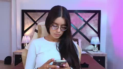 Snapshot of miasilverr chatting on 10-14-25, 07:25 Mia online show from 10-14-25, 07:25