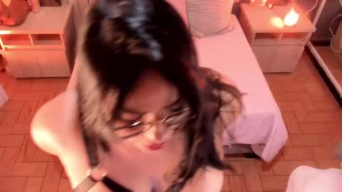 Mia online show from 03-05-25, 07:49