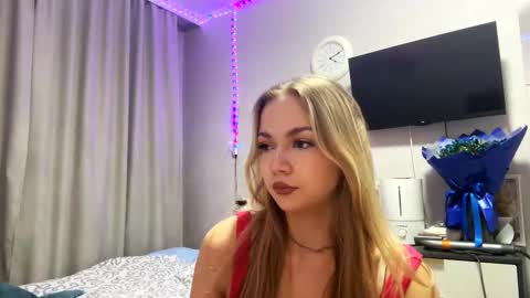 Snapshot of miasuszynski chatting on 02-25-26, 09:35 Milana online show from 02-25-26, 09:35