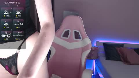 Snapshot of miatory chatting on 11-18-25, 01:37 Sofia online show from 11-18-25, 01:37