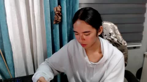 Mia online show from 04-07-26, 06:52