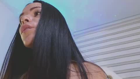 Mia online show from 02-18-25, 10:36