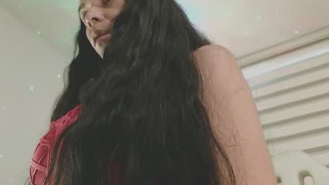 Mia online show from 02-28-25, 08:28