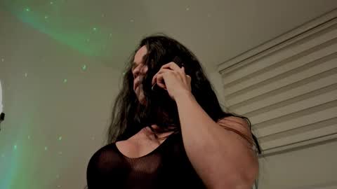 Mia online show from 09-10-25, 06:08