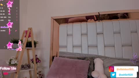 Mia Villalobos online show from 01-07-25, 10:41