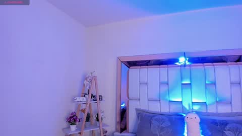 Mia Villalobos online show from 01-25-25, 04:46