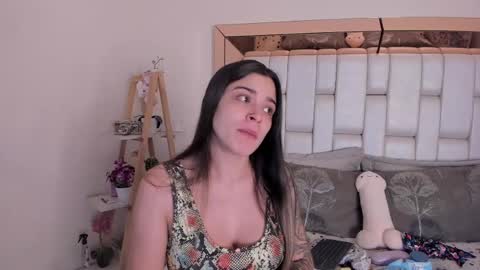 Mia Villalobos online show from 02-12-25, 10:03