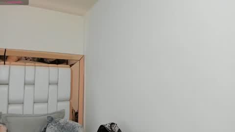 Mia Villalobos online show from 03-01-25, 12:45