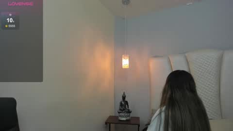 Mia Villalobos online show from 09-20-25, 11:55