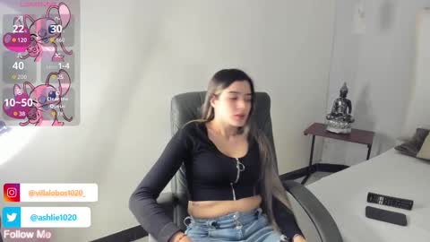 Mia Villalobos online show from 10-11-25, 11:42