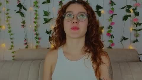 Snapshot of miawinxxx848 chatting on 09-28-25, 01:11 Mia Winx online show from 09-28-25, 01:11