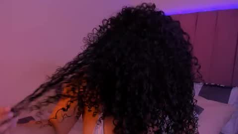 Mia online show from 11-10-25, 09:36