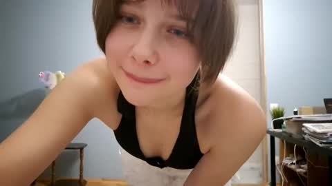 Luna online show from 10-06-25, 05:21