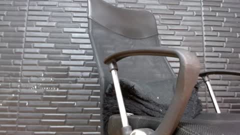 Snapshot of michael_daviss1 chatting on 01-06-25, 04:13 Michael Daviss online show from 01-06-25, 04:13