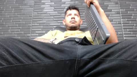 Snapshot of michael_daviss1 chatting on 01-17-25, 06:33 Michael Daviss online show from 01-17-25, 06:33