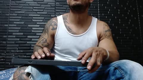 Snapshot of michael_daviss1 chatting on 02-04-25, 01:59 Michael Daviss online show from 02-04-25, 01:59