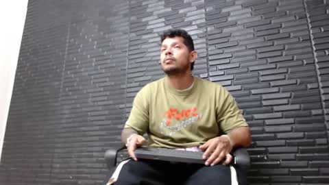 Snapshot of michael_daviss1 chatting on 02-06-25, 02:26 Michael Daviss online show from 02-06-25, 02:26
