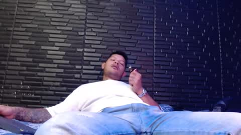 Snapshot of michael_daviss1 chatting on 02-20-25, 02:02 Michael Daviss online show from 02-20-25, 02:02