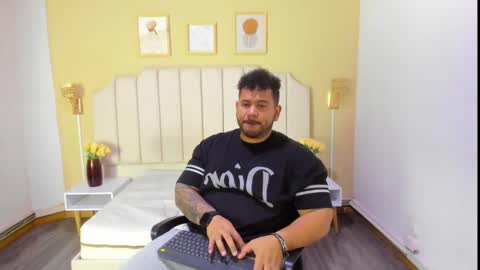 Snapshot of michael_hill1 chatting on 10-01-25, 07:53 MICHAEL online show from 10-01-25, 07:53