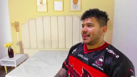 Snapshot of michael_hill1 chatting on 10-21-25, 08:09 MICHAEL online show from 10-21-25, 08:09