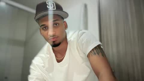 Snapshot of michael_jordanx chatting on 02-28-25, 03:37 Angel online show from 02-28-25, 03:37