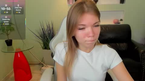 Snapshot of michafox chatting on 01-18-26, 11:47 michafox online show from 01-18-26, 11:47