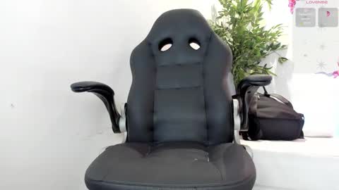 michel_lopez18 online show from 10-17-25, 11:02