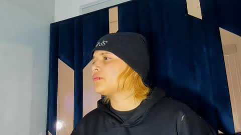 michell_rs online show from 09-25-25, 04:05