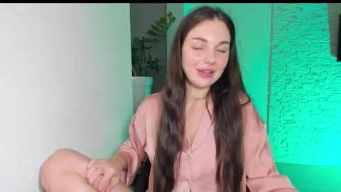 Michellee online show from 10-28-25, 06:10