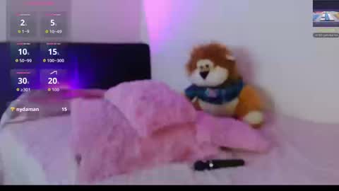 Snapshot of michellmoon1 chatting on 10-17-25, 08:22 michellmoon1 online show from 10-17-25, 08:22