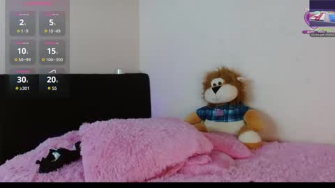 Snapshot of michellmoon1 chatting on 10-24-25, 07:21 michellmoon1 online show from 10-24-25, 07:21